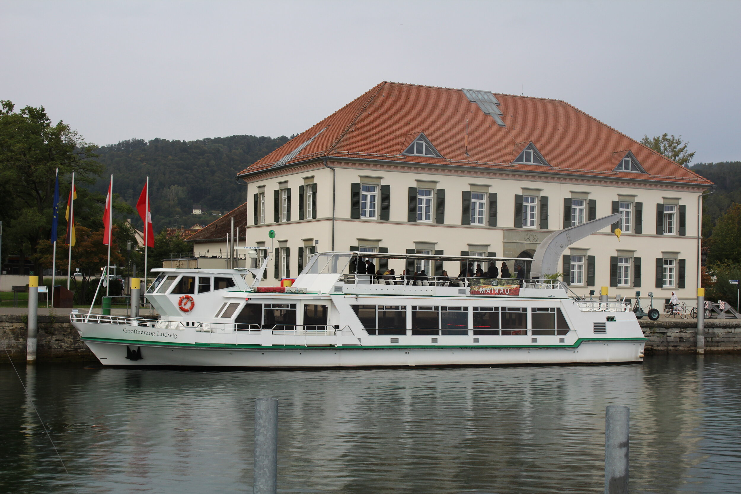  Participants unwind for the evening on boat trip to Mainau 
