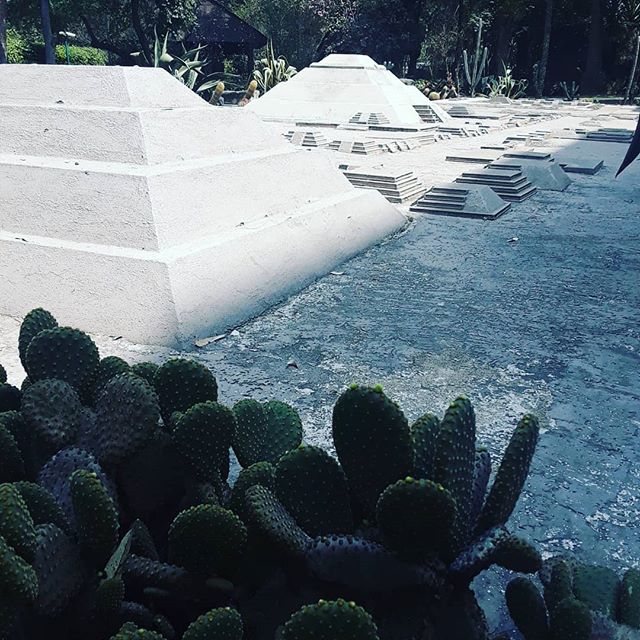 Teotihuacan
Cement Model
#Teotihuacan #CuidadDeLosDioses #Azteca #Maya #Olmec #TierraDeLasTortugas #&Aacute;rquitectura #Estilo #Esplendor #avilaeye