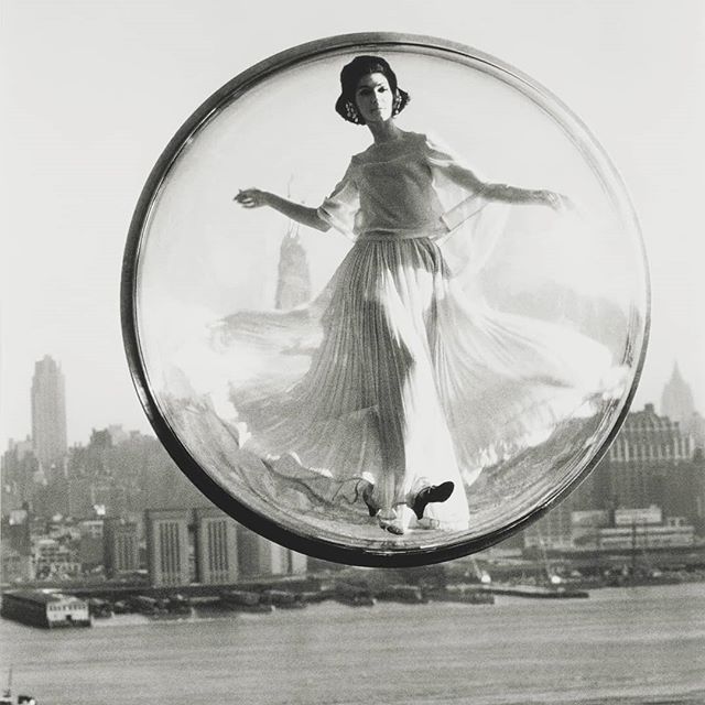 &quot;Bubble&quot; in New York by Melvin Sokolsky, 1963 for 
Harper's Bazaar.
#Bubble #MelvinSokolsky #HarpersBazaar
#FashionBubble #BeautyBubble #Floating #HauteCouture #Style #Splendor #NewYork #avilaeye