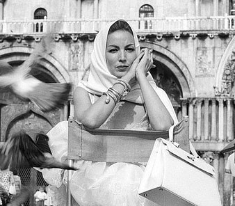 La Do&ntilde;a en Venecia, Luciendo su Belleza Mexicana, Vestida en Christian Dior, Pulseras de Serpiente Cartier y su Bolsa &quot;Kelly&quot; de Herm&eacute;s. Siempre adelante de La Moda!

#mariafelix #Mar&iacute;aF&eacute;lix #LaDo&ntilde;a #Mar&i