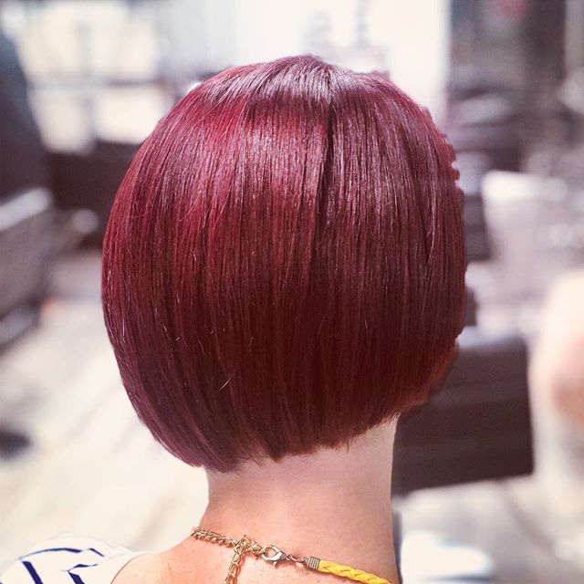 Beautiful color with asymmetrical cut by Alyssa! 🖤&hearts;️🖤 @aliciashannon #wearegoldwell #welovehair #wedohair #beautiful #gorgeous #talent #passion #love #lovewhatyoudo #behindthechair @behindthechair_com #modernsalon @modernsalon @goldwellus #i