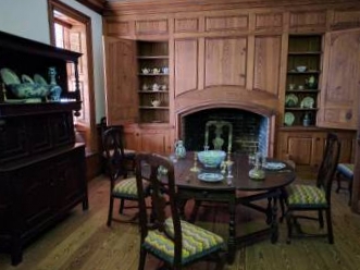 I thought the cabinetry in the dining room looked suspicious ...