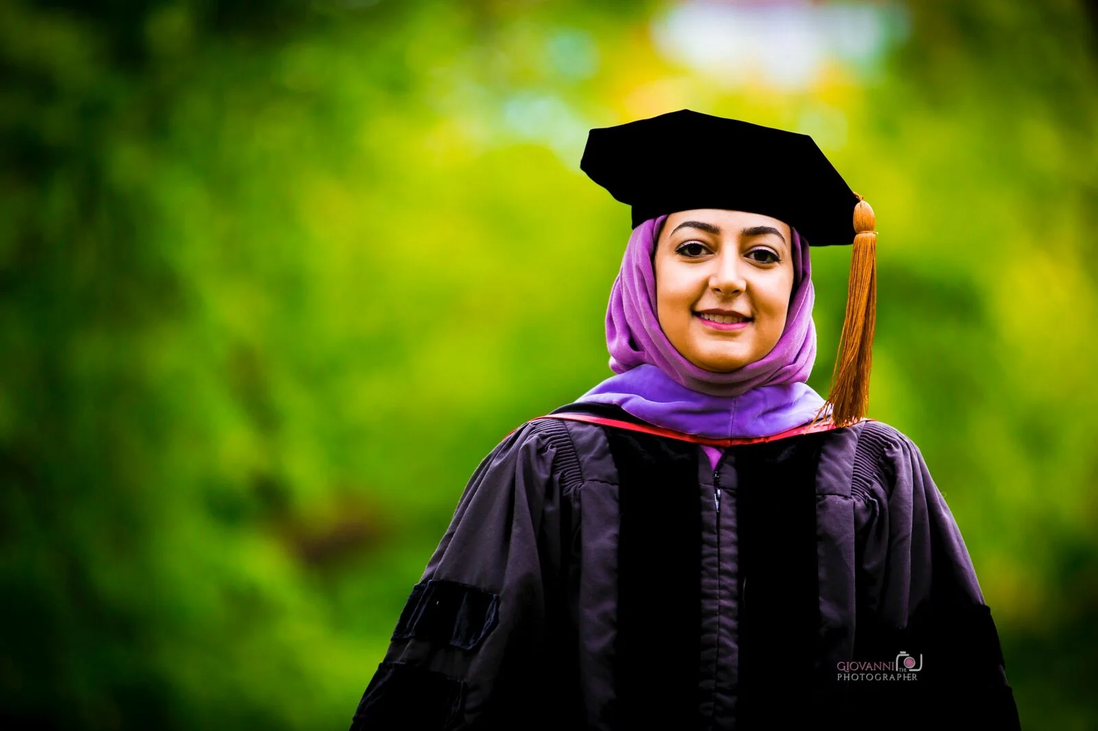 8C2A8699+Giovanni+The+Photographer+Best+Senior+Portraits+Boston+Public+Gardens.jpg