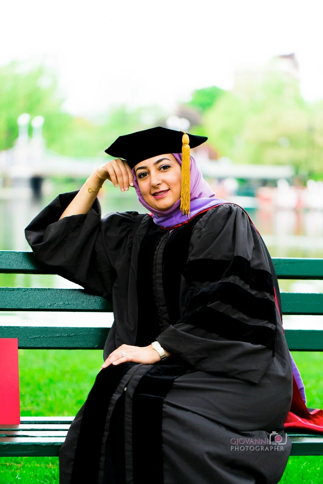 8C2A8592+Giovanni+The+Photographer+Best+Senior+Portraits+Boston+Public+Gardens.jpg