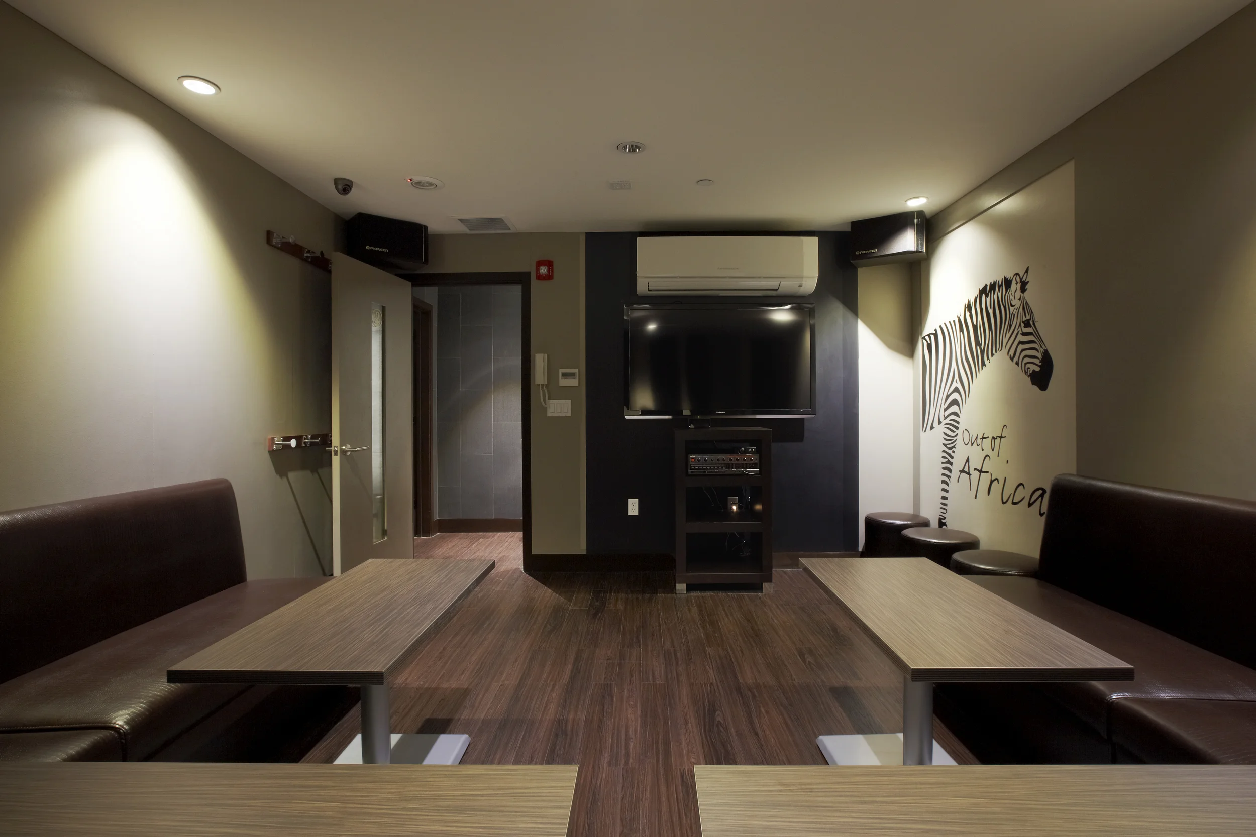 room2.jpg
