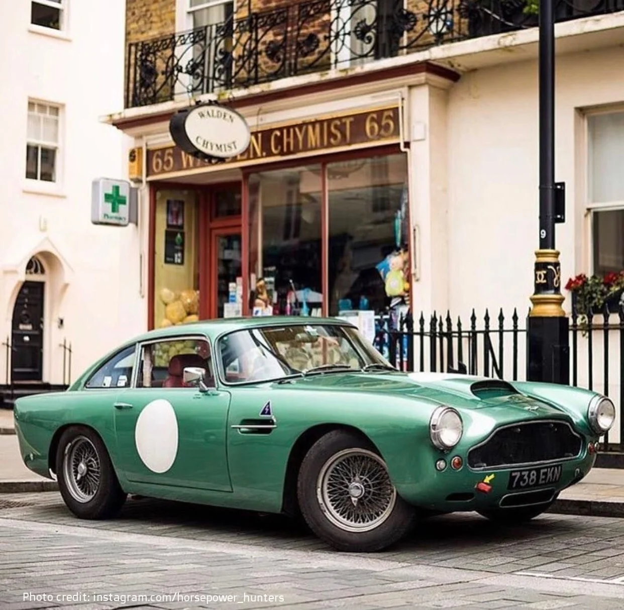 Aston Martin DB4