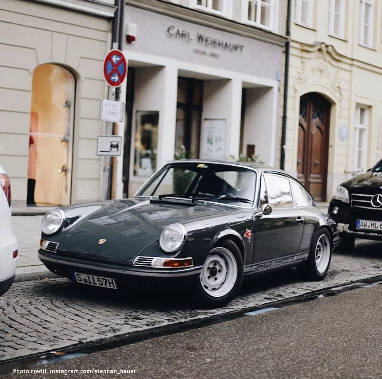 PORSCHE 911