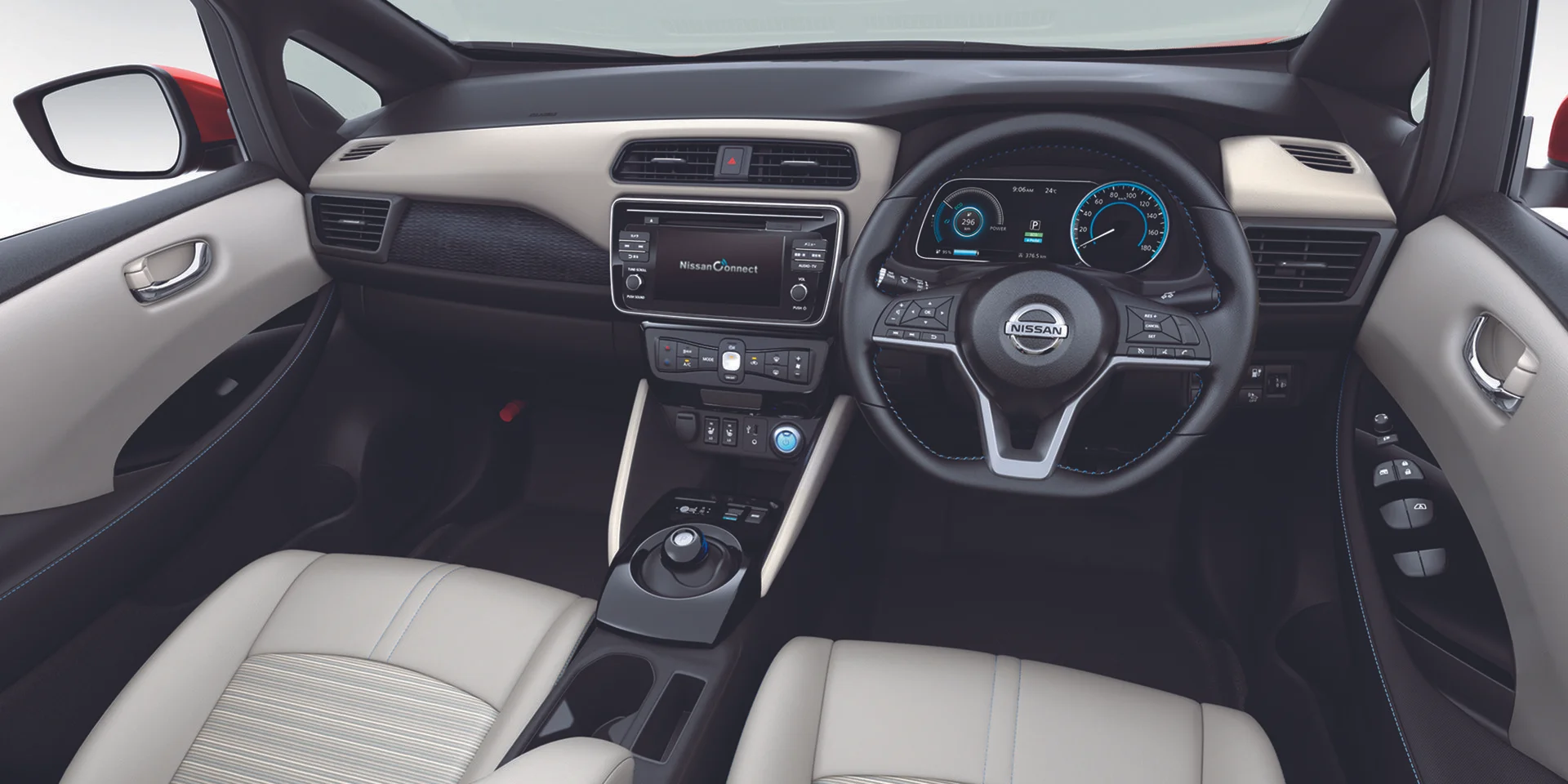 2018 Nissan Leaf Steering Wheel Dash Shot.jpg