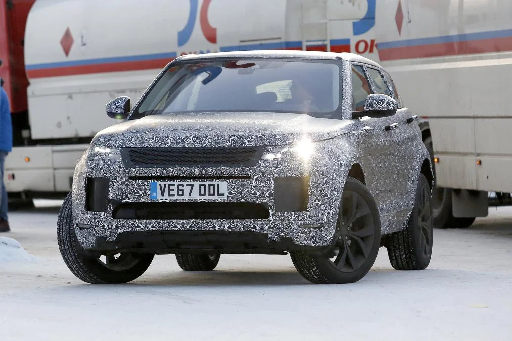 2nd gen range rover evoque camo.jpg