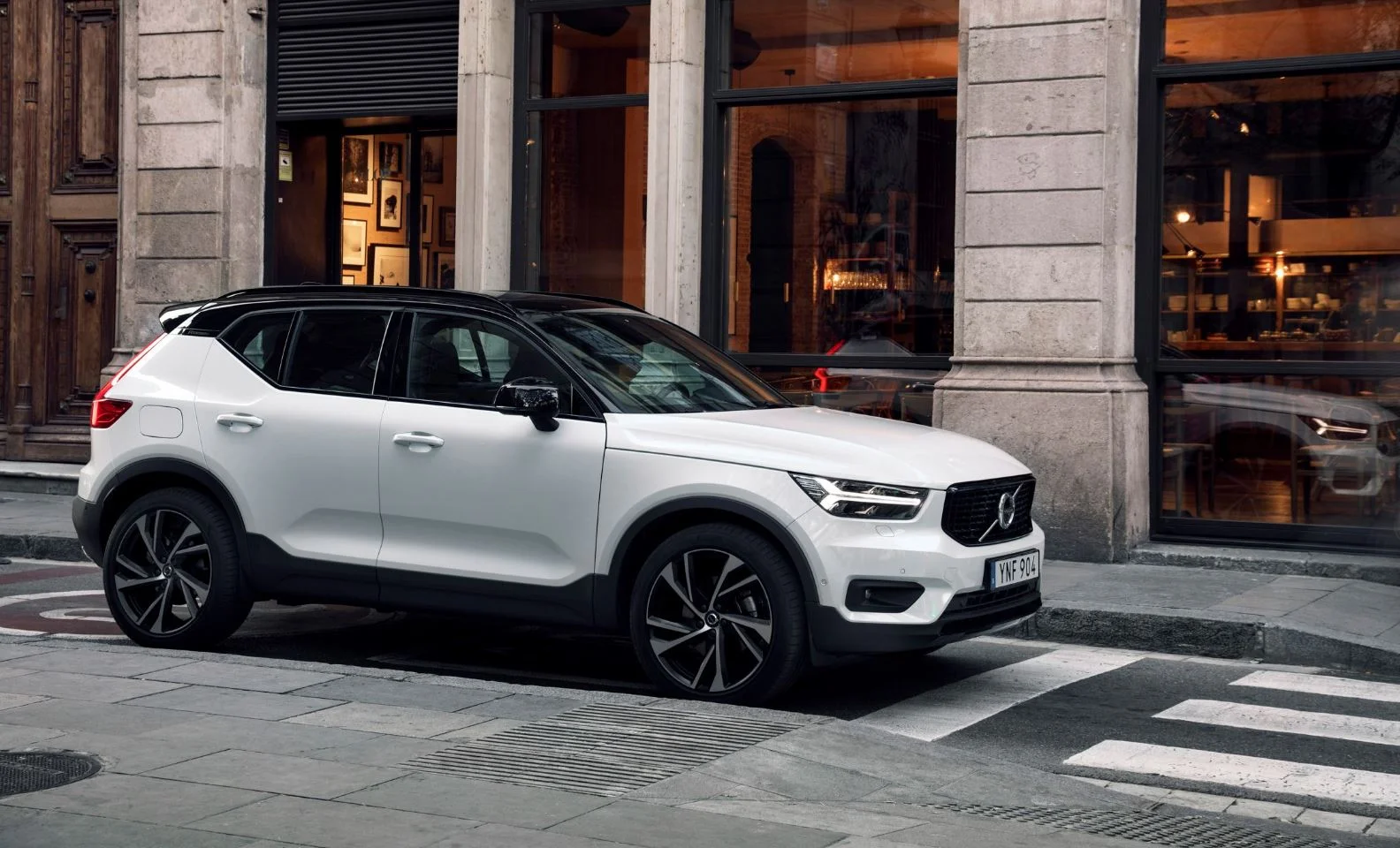 Volvo XC40 Exterior Side Shot.JPG