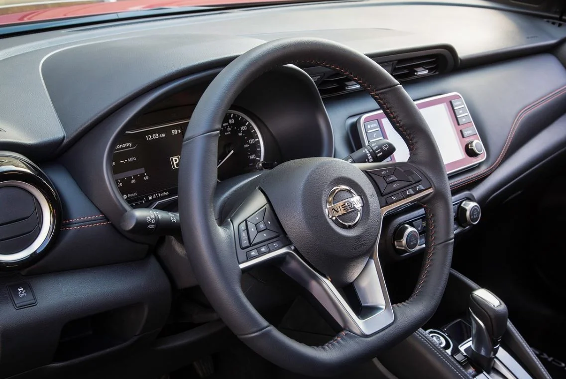 Nissan Kicks dash.JPG