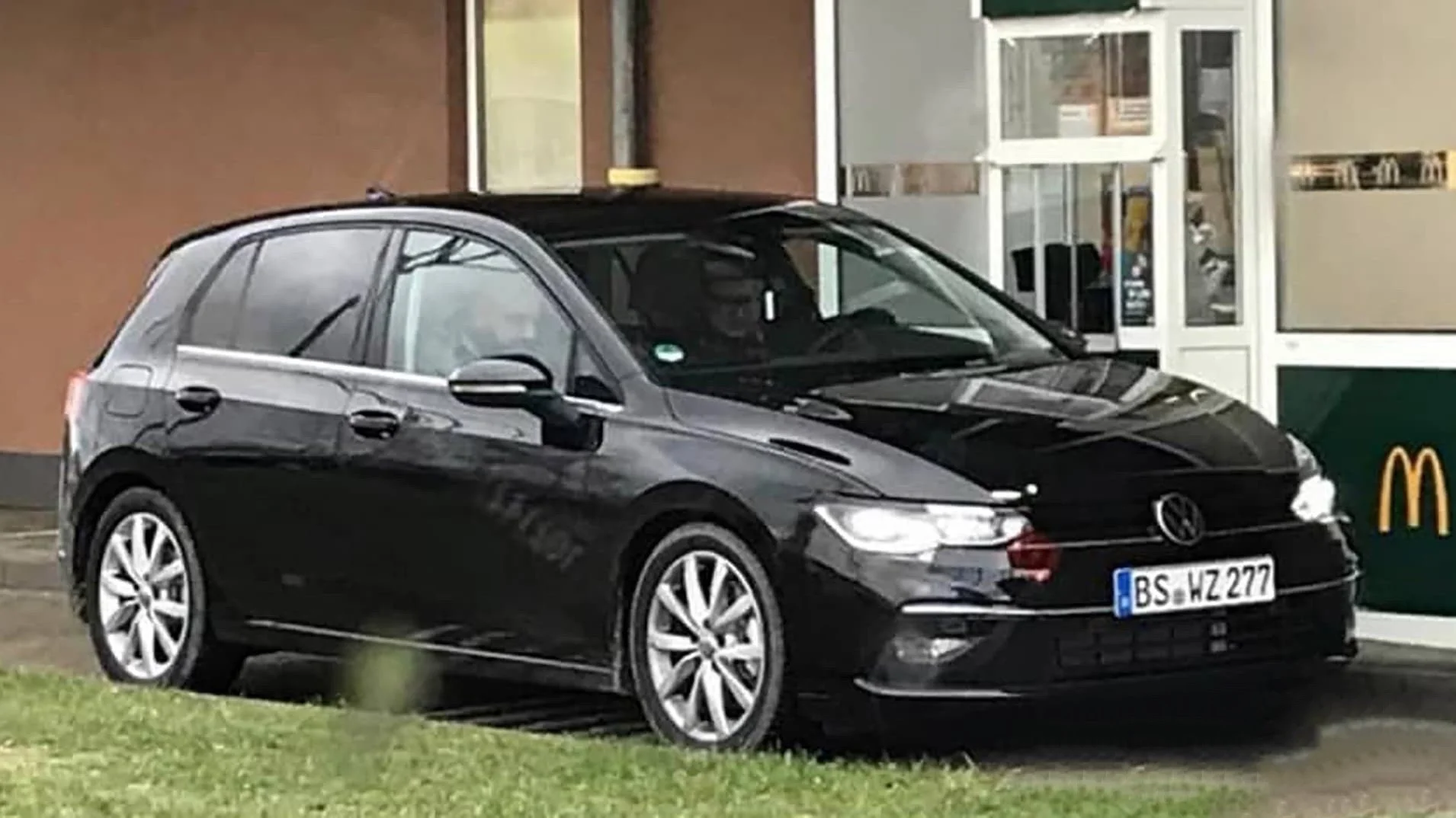 2020-mk8-volkswagen-golf-spied.jpg