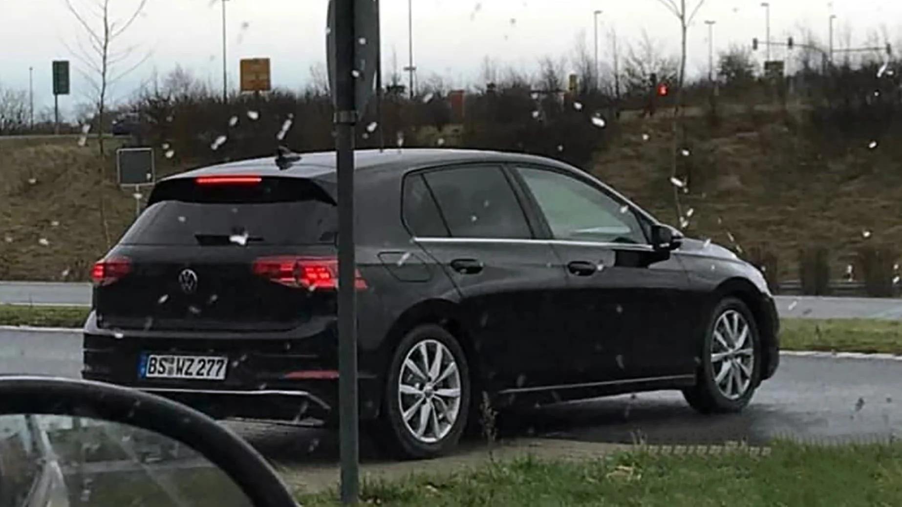 2020-mk8-volkswagen-golf-spied-2_raoits.jpg