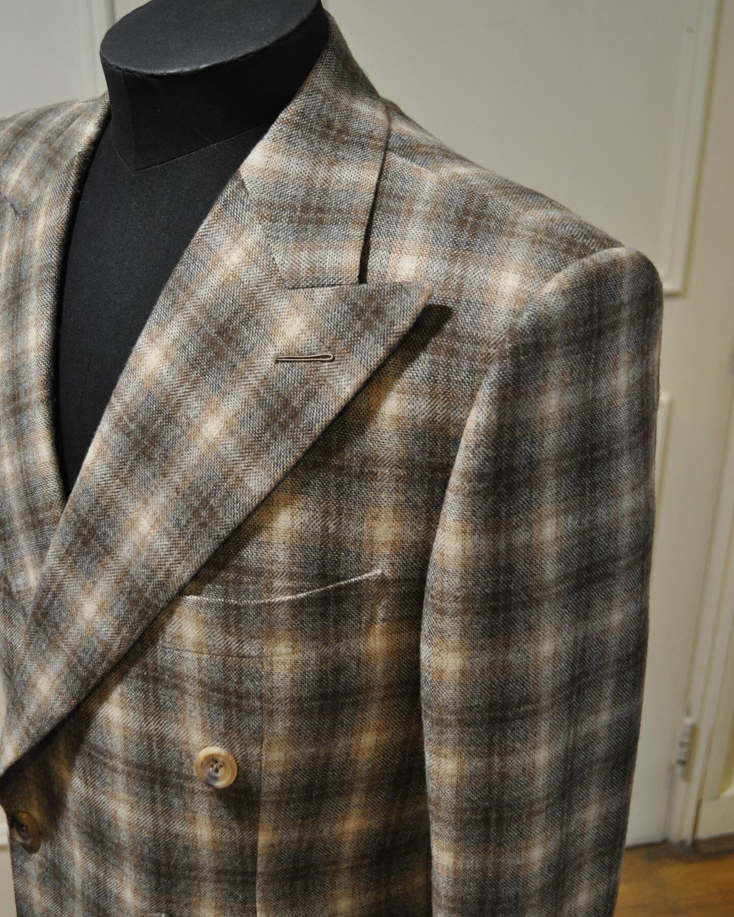 A double breasted sports jacket , cut in a vibrant check cloth from @no31.hollandandsherry . Great care is taken to ensure matching across all edges and areas . 

Along some seams, like the gorge, the match is largely down to luck and the angle of th
