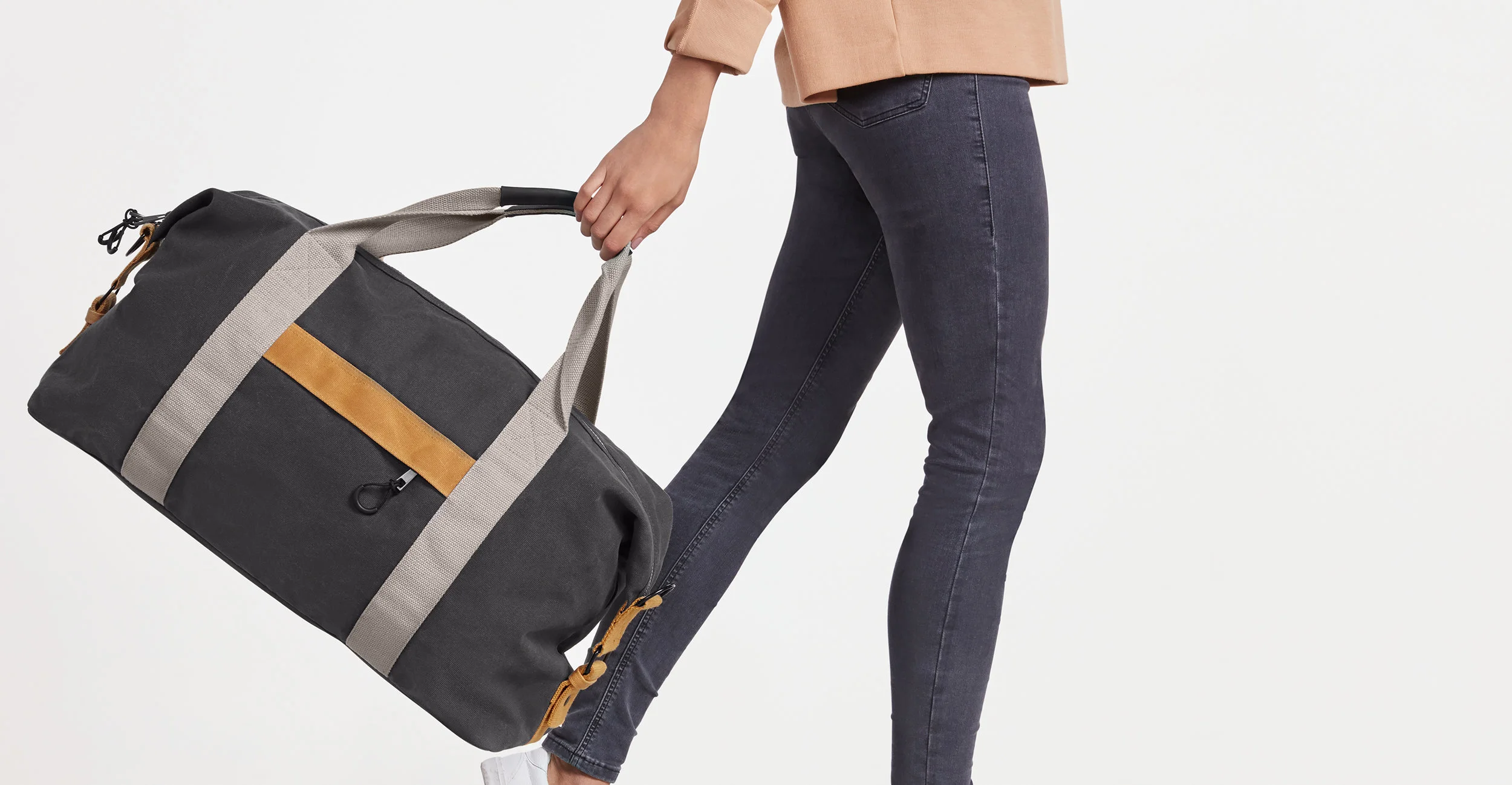 ACCBWK001MUL_UK_Broadwick_Waxed_Canvas_Weekender_Dark_Stone_LB02.jpg