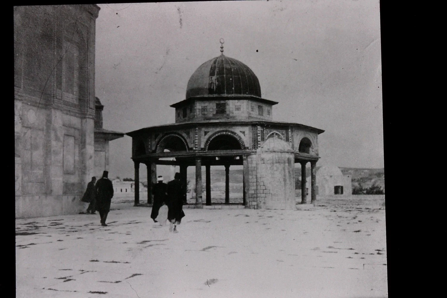 Gertrude Bell's photograph of Qubbet Al-Silsila (The Dome of the Chain), December 1899. Catalogue number A48.