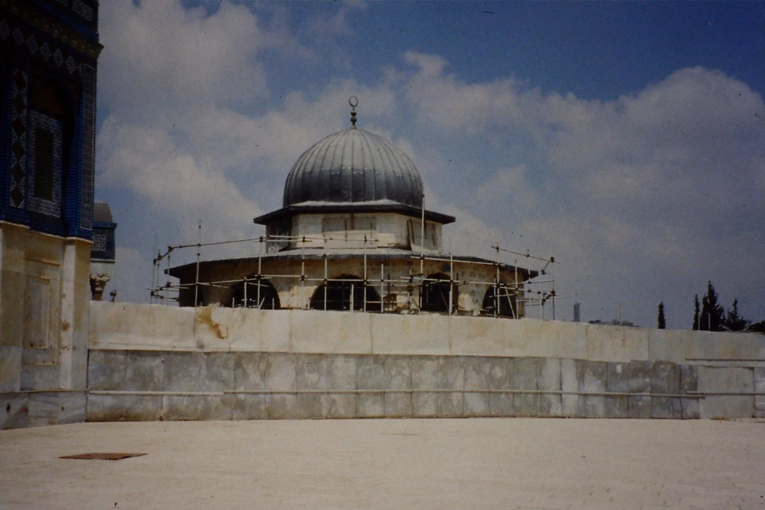 A48 view taken in summer 1990. Credit: Eleanor Scott and Gertrude Bell Project.