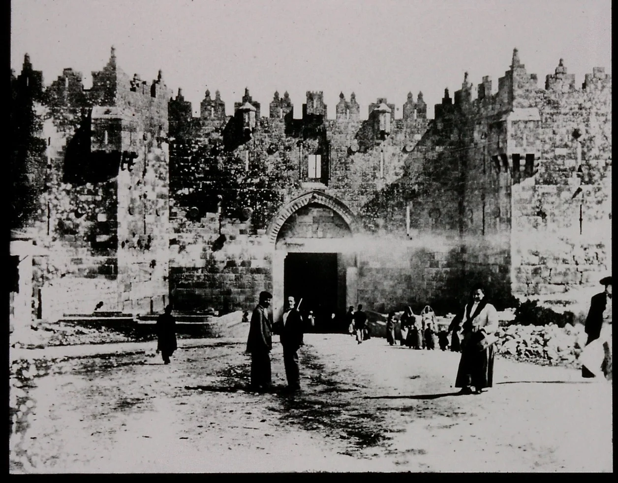 Gertrtude Bell's photograph of Damascus Gate, December 1899. Catalogue number A25.