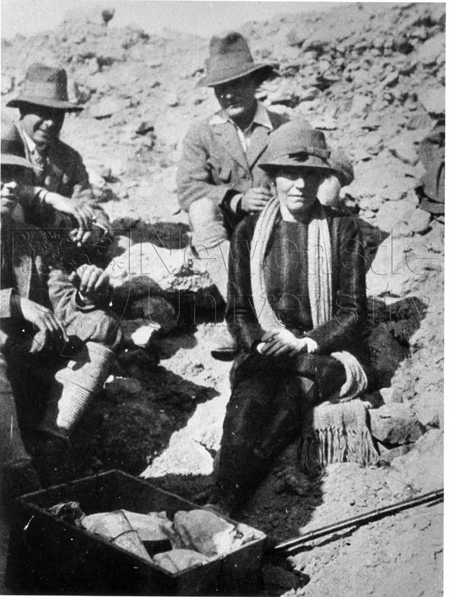 Gertrude Bell with Leonard Woolley and other archaeologists at Ur (Iraq) (Credit: Gertrude Bell Archive, Newcastle University)
