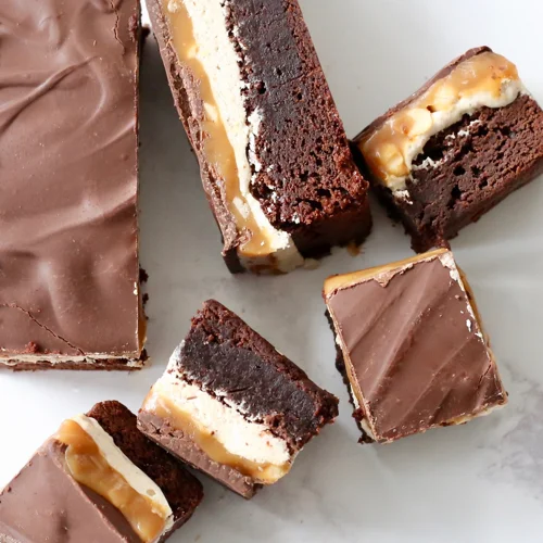 Snickers_flatlay.jpg
