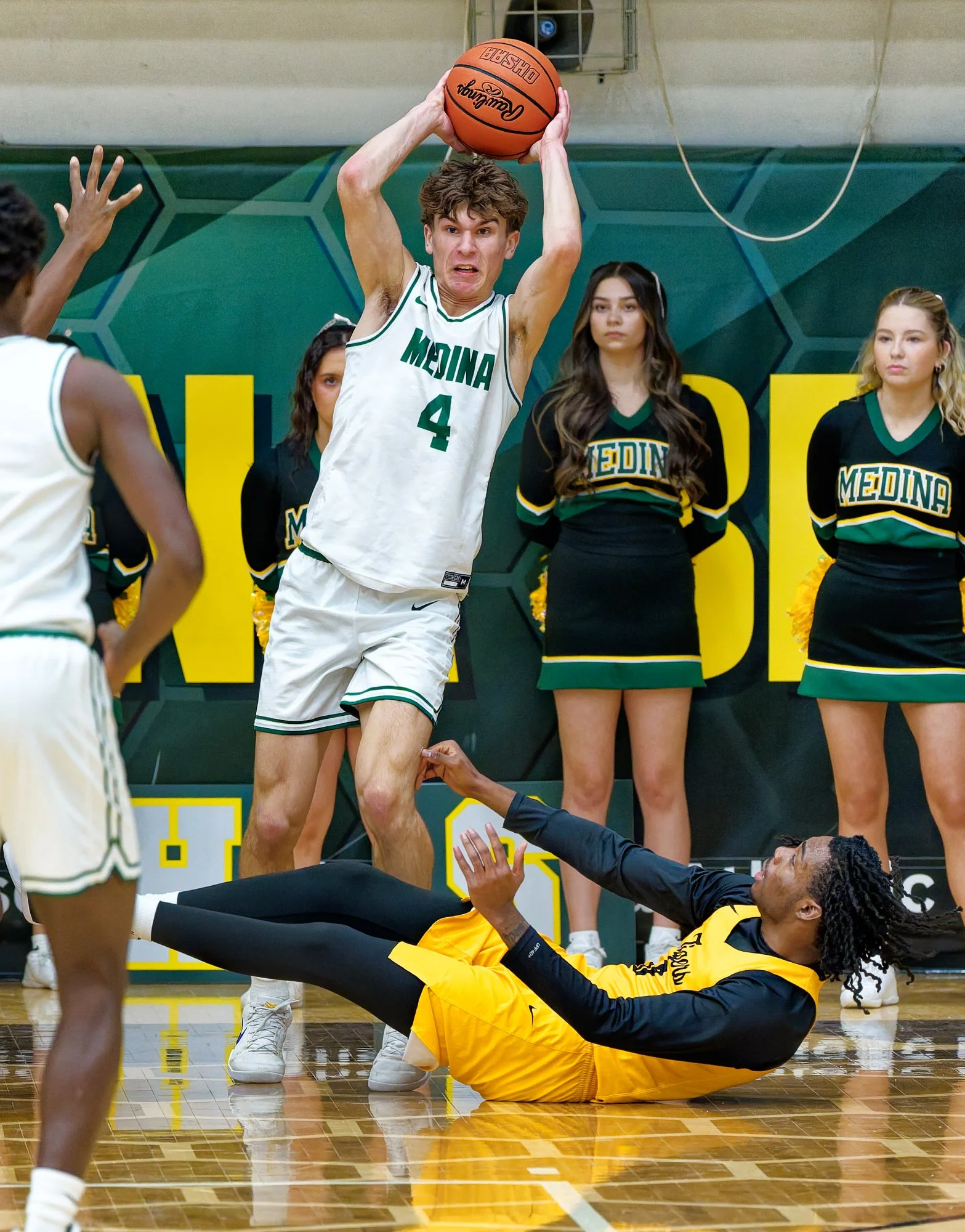 MedinaVarsityBaskeball018.jpg