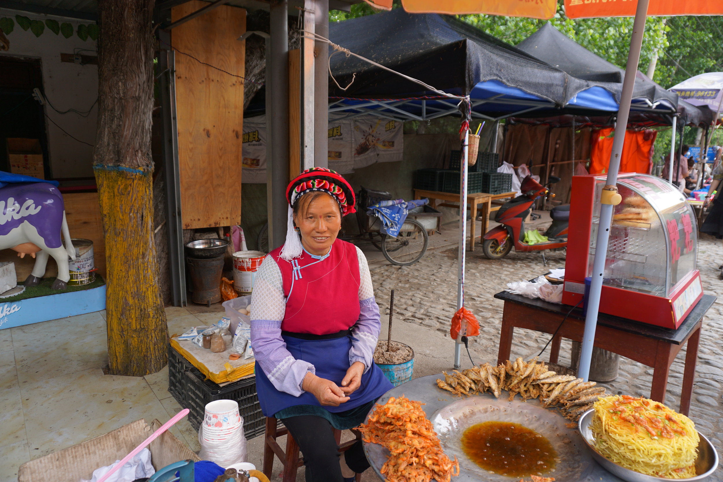 i wanted to give dali's street food a try but that oil simmering in the far right looked dangerously unhealthy