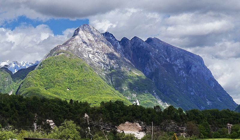 Svinjak in its full glory during summer. Source: Wikimedia commons