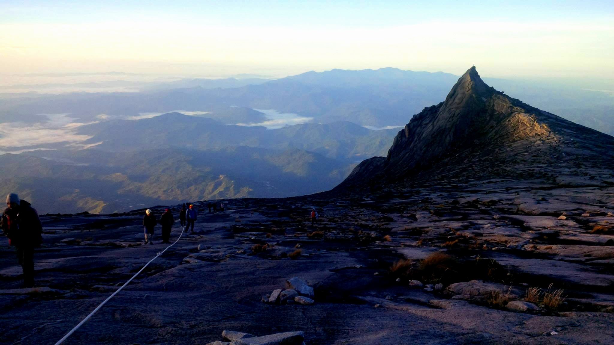Hiking in Mount kinabalu, soaring peaks and the best place to travel alone in asia