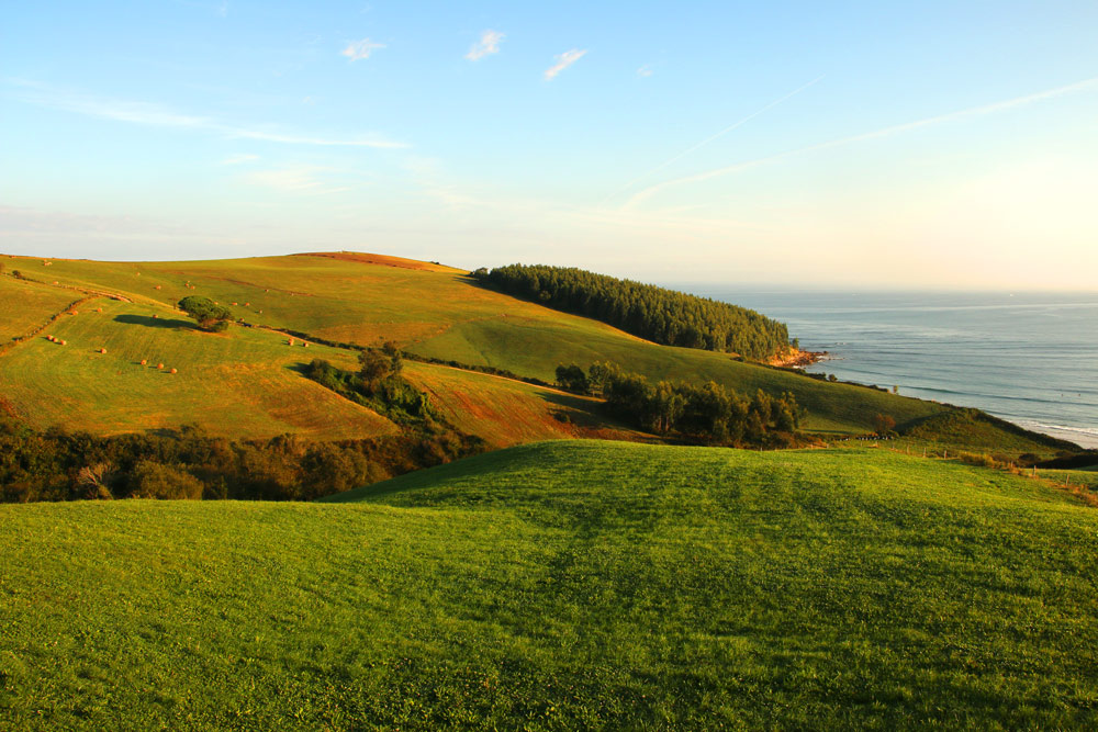 If you walk the Camino de Santiago in summer you get a chance to combine hiking with beach holidays and sightseeing. PC: Campbell & Alya