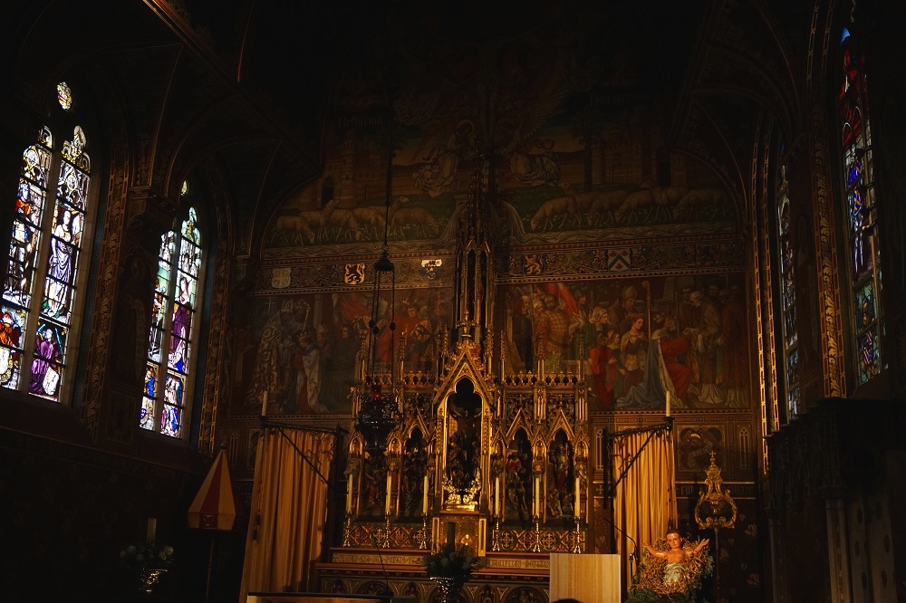 What-to-do-in-Bruges-Basilica-of-the-Holy-Blood.jpg