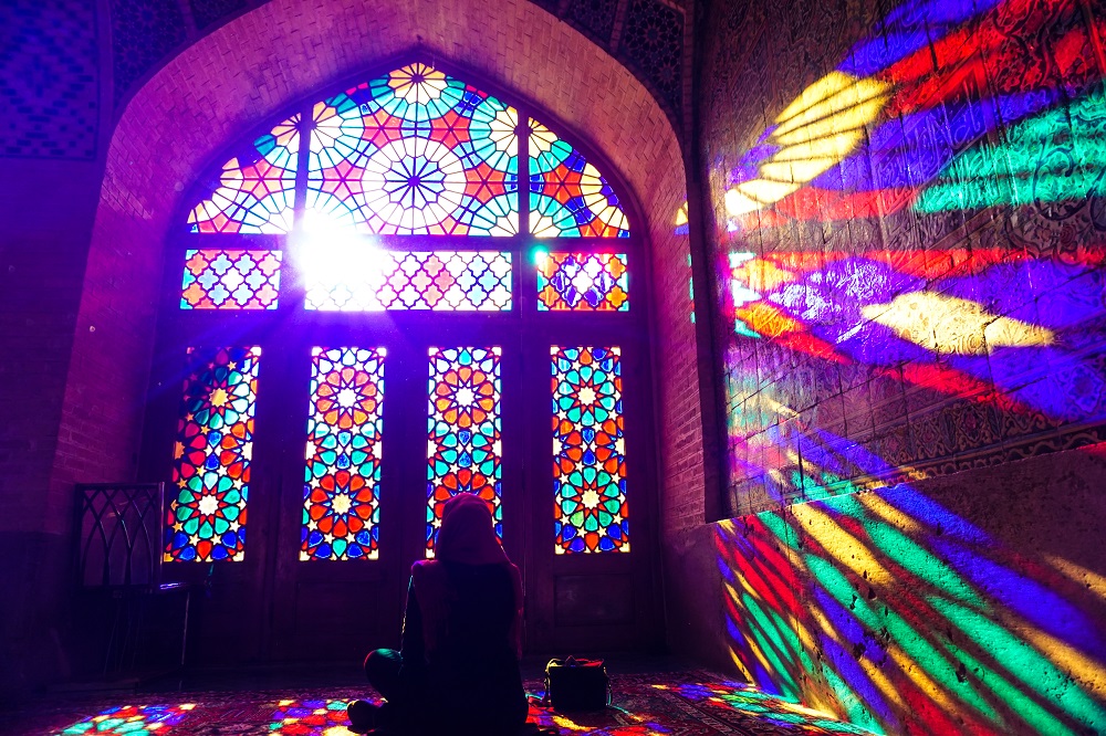 a quiet moment of reflection at nasir al-mosque.