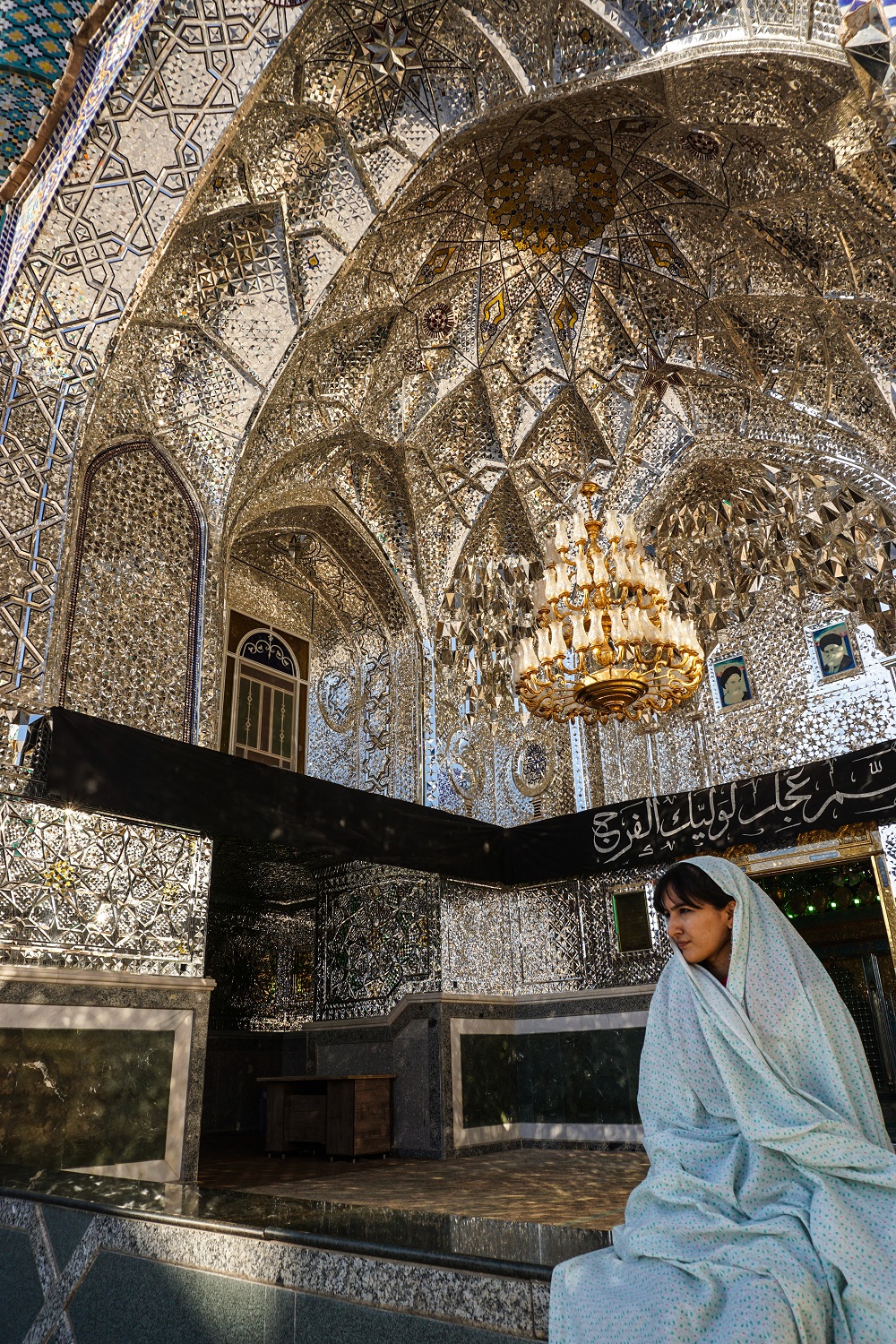 Iran-Tourist-Attractions-Places-To-Visit-Shrine.jpg