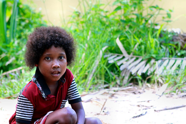 A Bateq child in taman negara. Picture by phalin Ooi on flickr, Creative commons