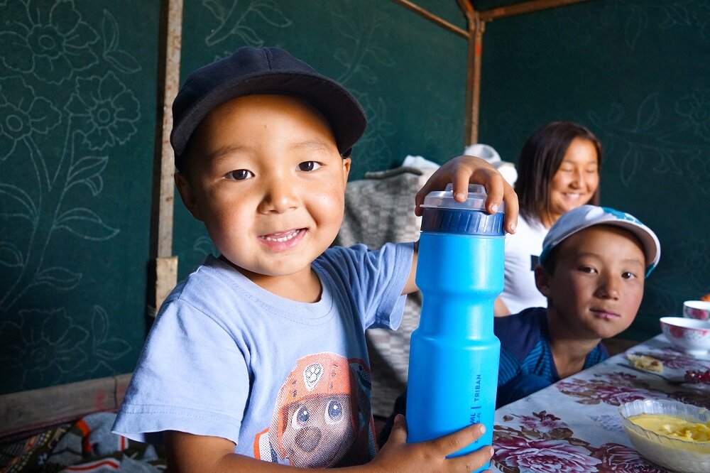 Kid clearly fascinated by my modern waterbottle!