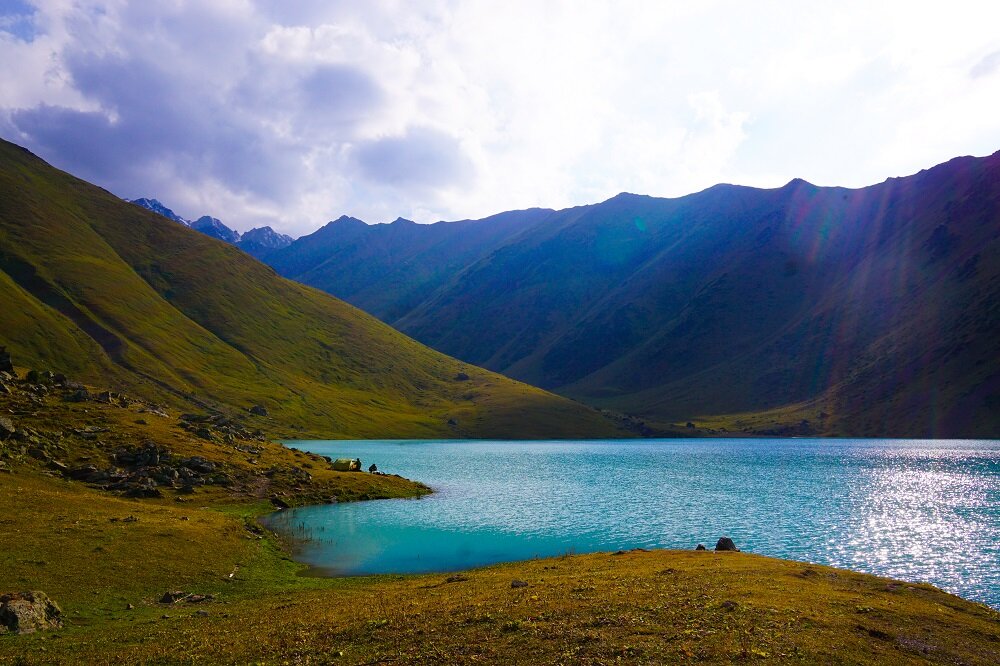 Turquoise blue waters, wild horses and snow-capped peaks, just a taste of what’s it like to trek in Kyrgyzstan.