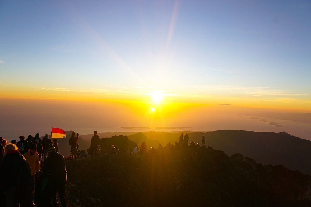 Reaching-summit-mount-rinjani-trekking.jpg