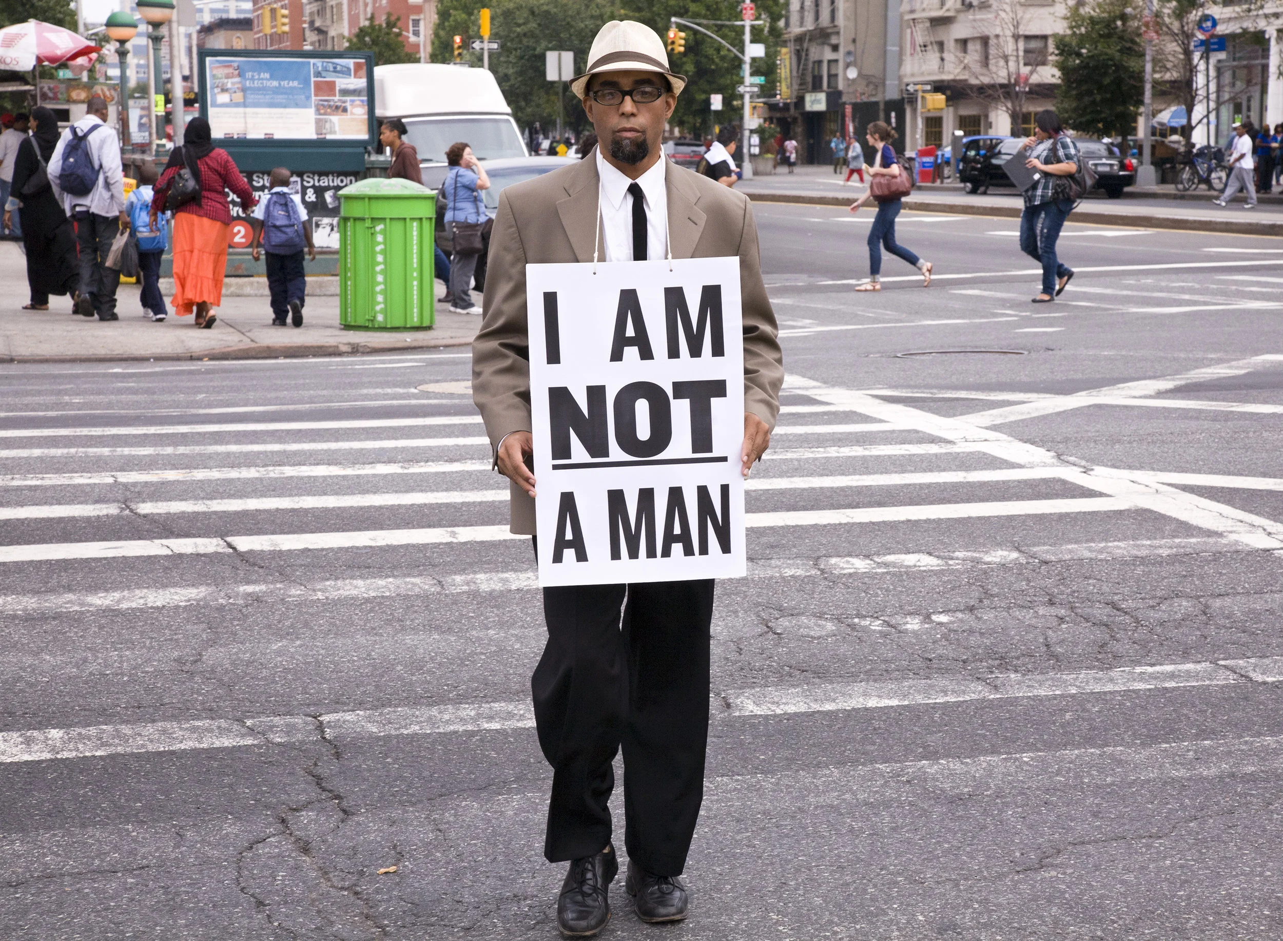 Dread Scott, I Am Not a Man, performance still 68 (2009). Pigment print, 89 x 122 cm. Courtesy of the artist
