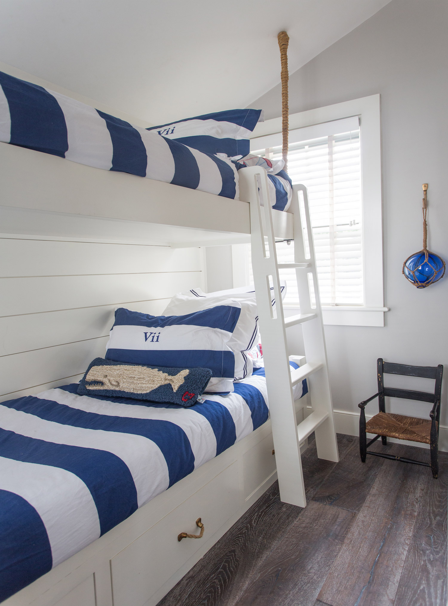 Nantucket-Small-Cottage-Bunkroom.jpg