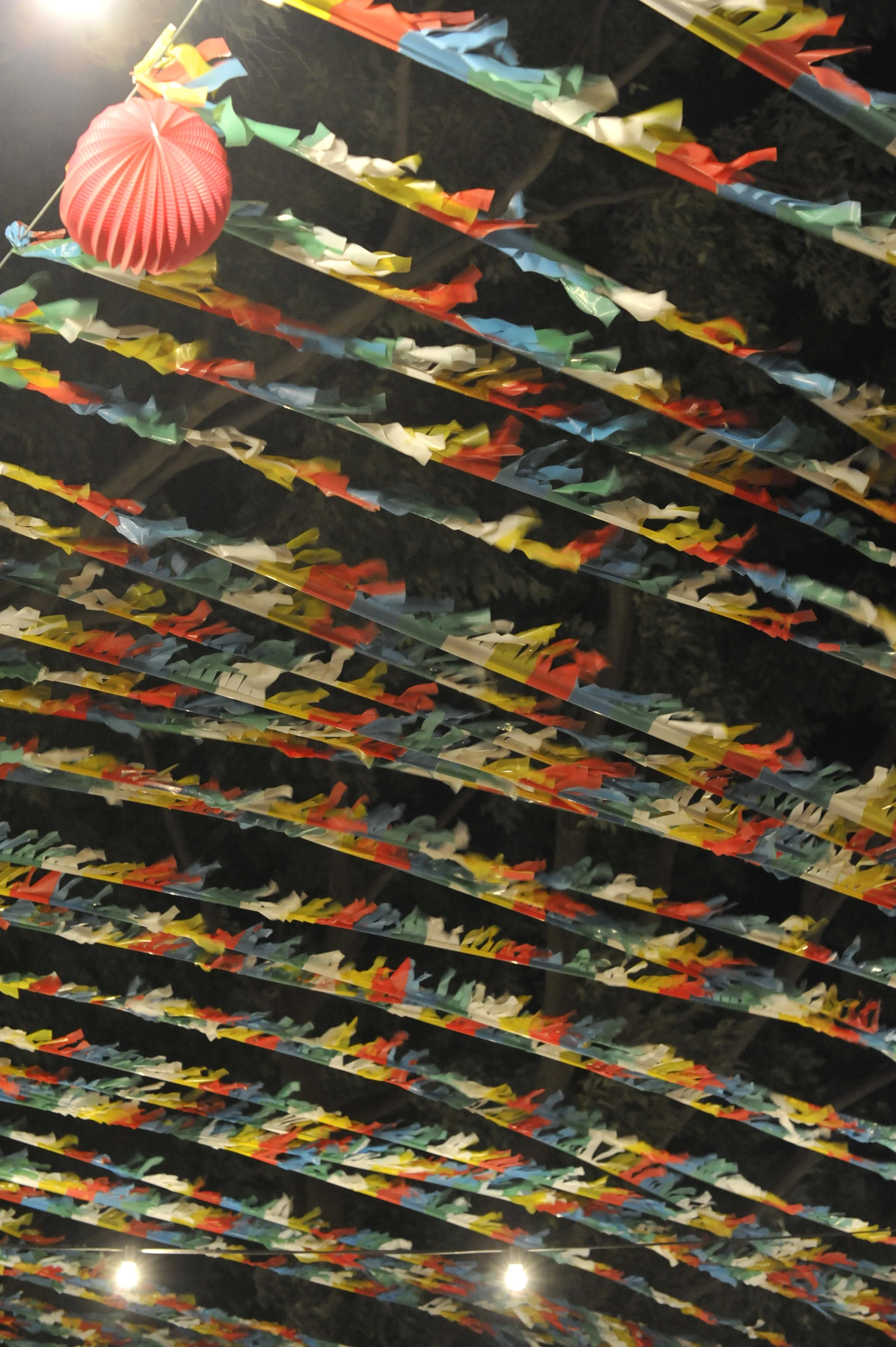 Which refugees are welcome? How ‘hard’ legal status and ‘soft’ notions of belonging shape the reception of displaced populations