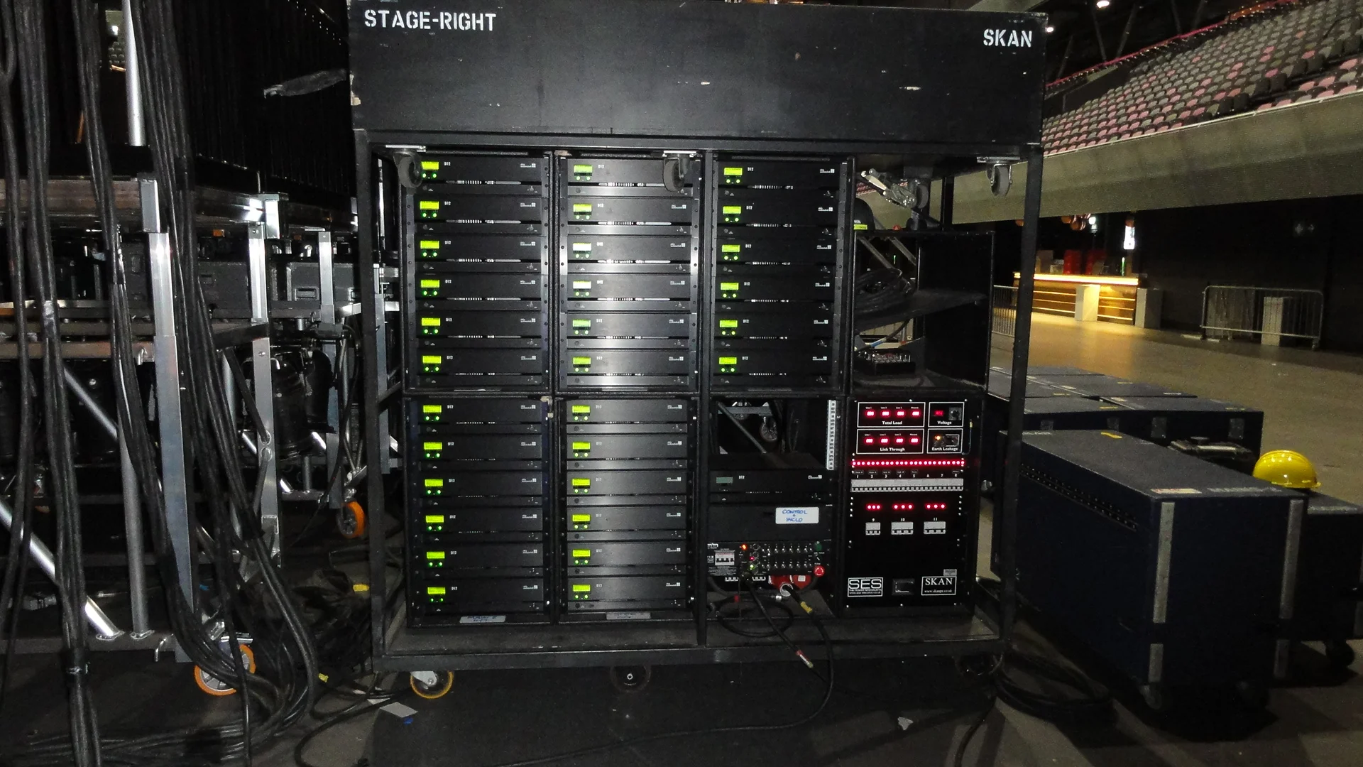 JF Tour SR Amp Rack.JPG