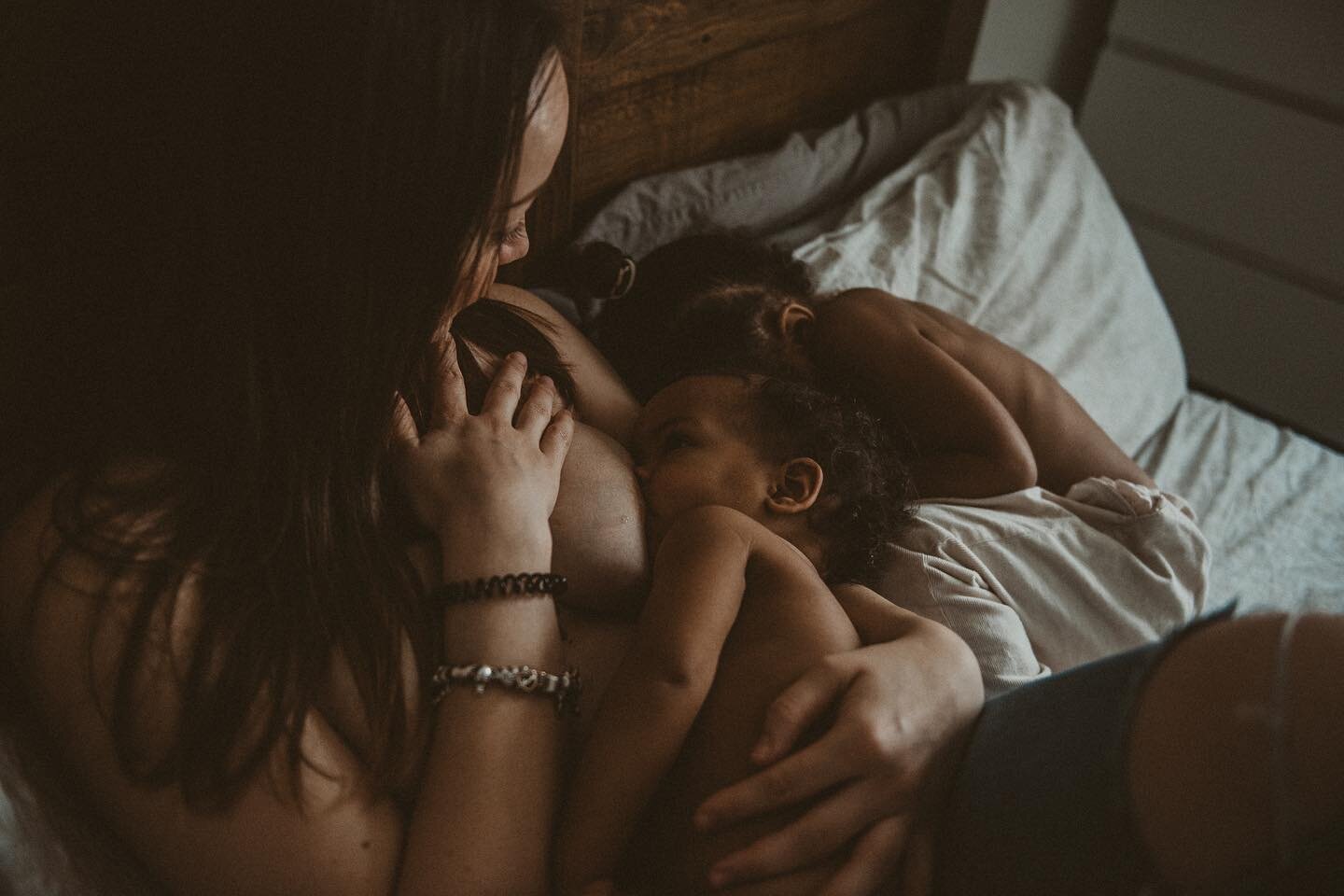 THE BREASTFEEDING DAYS
Breastfeeding is something very close to my heart.

This project is a personal one, my aim is to photograph and capture the connection between mothers and their babies from all over the world and from all different backgrounds.