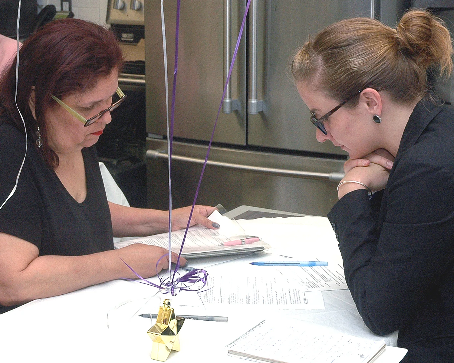 Gwenn Fairall helping an attendee improve her resume