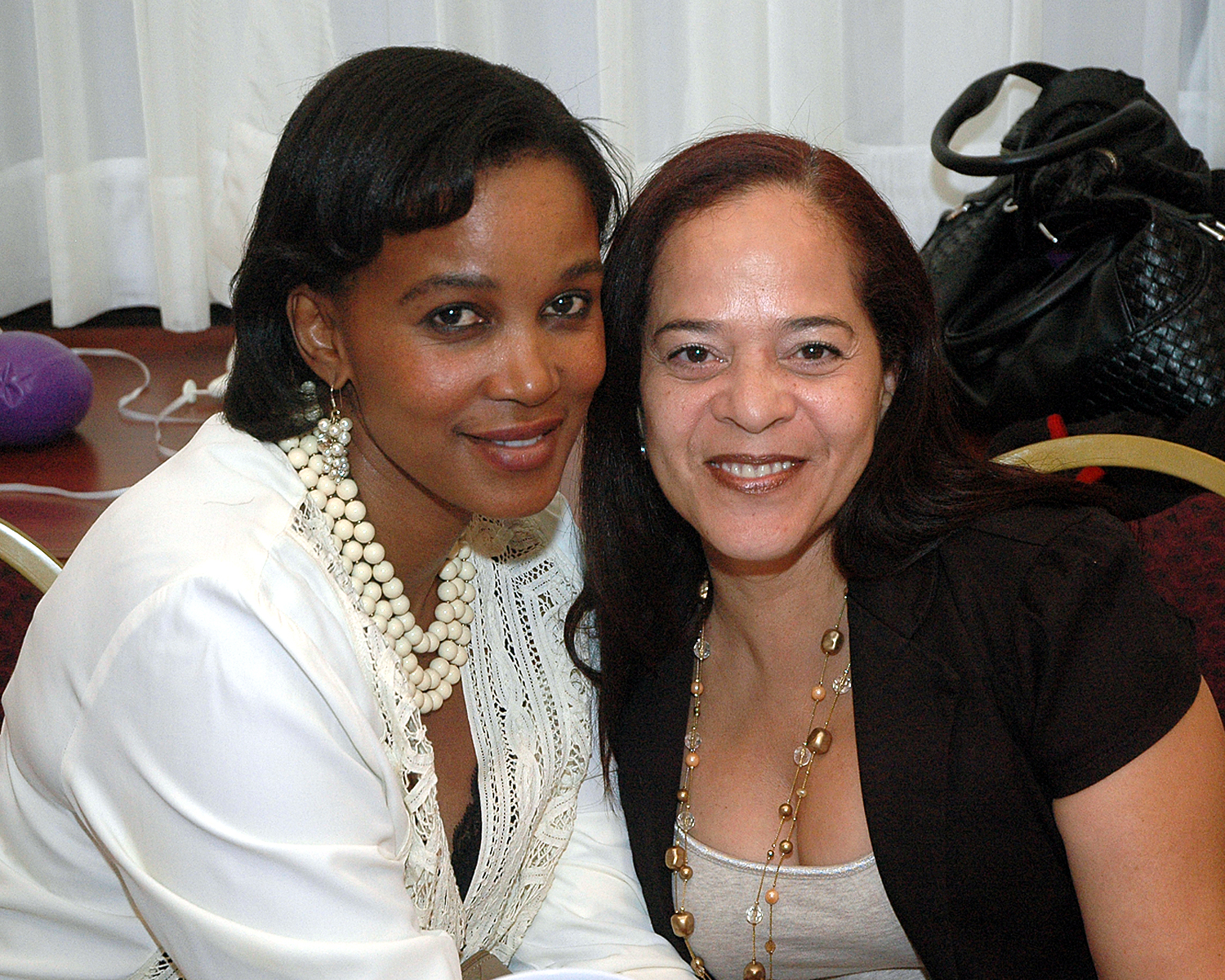 Nozipho Sibanyoni and Zoraida Requena