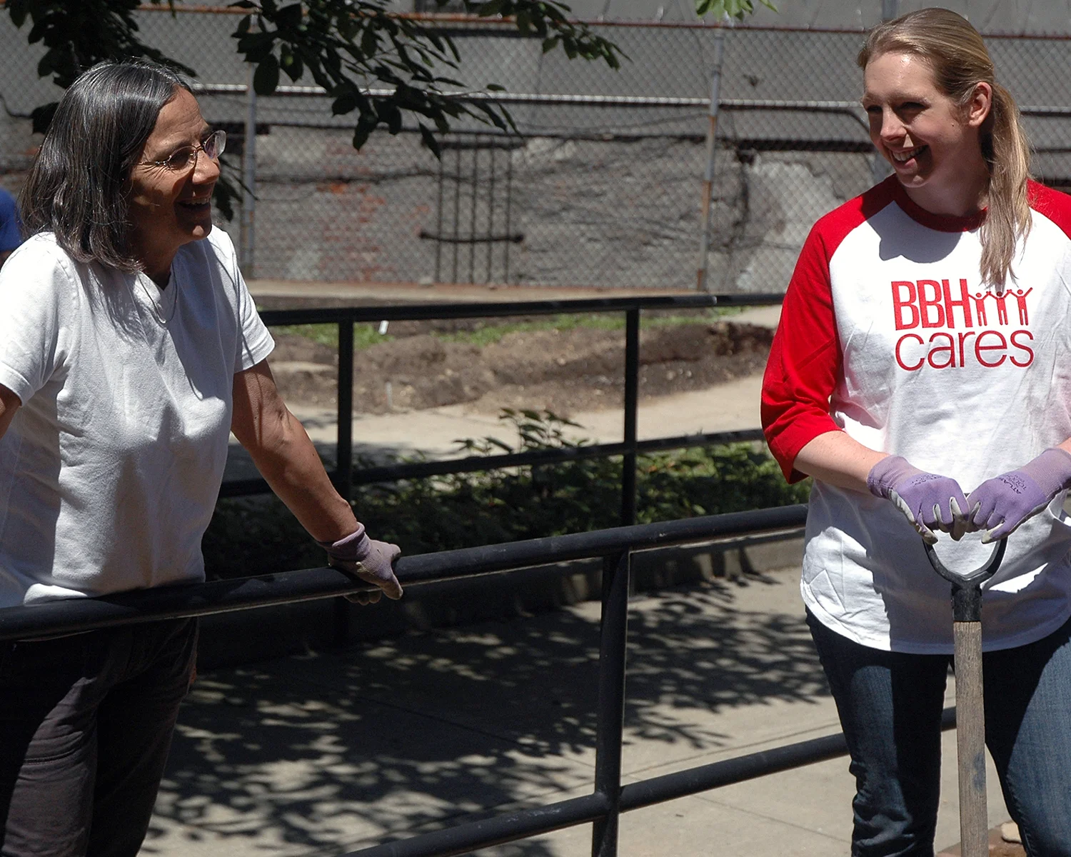Judy Leon with a United Way volunteer