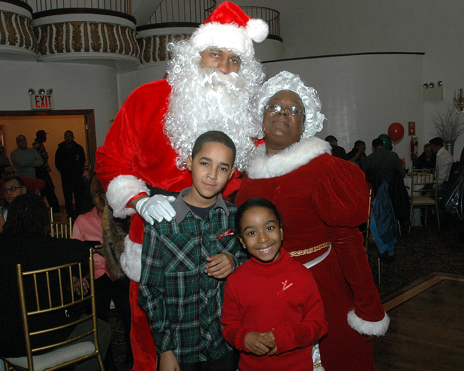 Attendees posing with Santa and Mrs. Claus