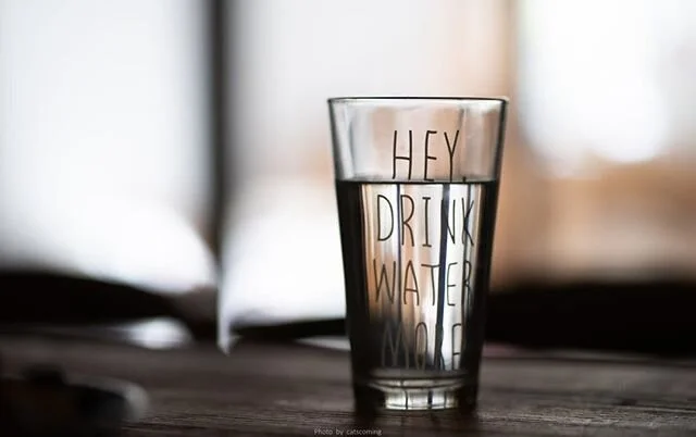 We always recommend that our clients hydrate before and after a massage to help flush out toxins that are released during the treatment. ⠀
⠀
Do you get your regular 8 glasses a  day? ⠀
.⠀
.⠀
.⠀
.⠀
.⠀
.⠀
.⠀
⠀
#Hydration #Muscle #Health #SerenityZen #S