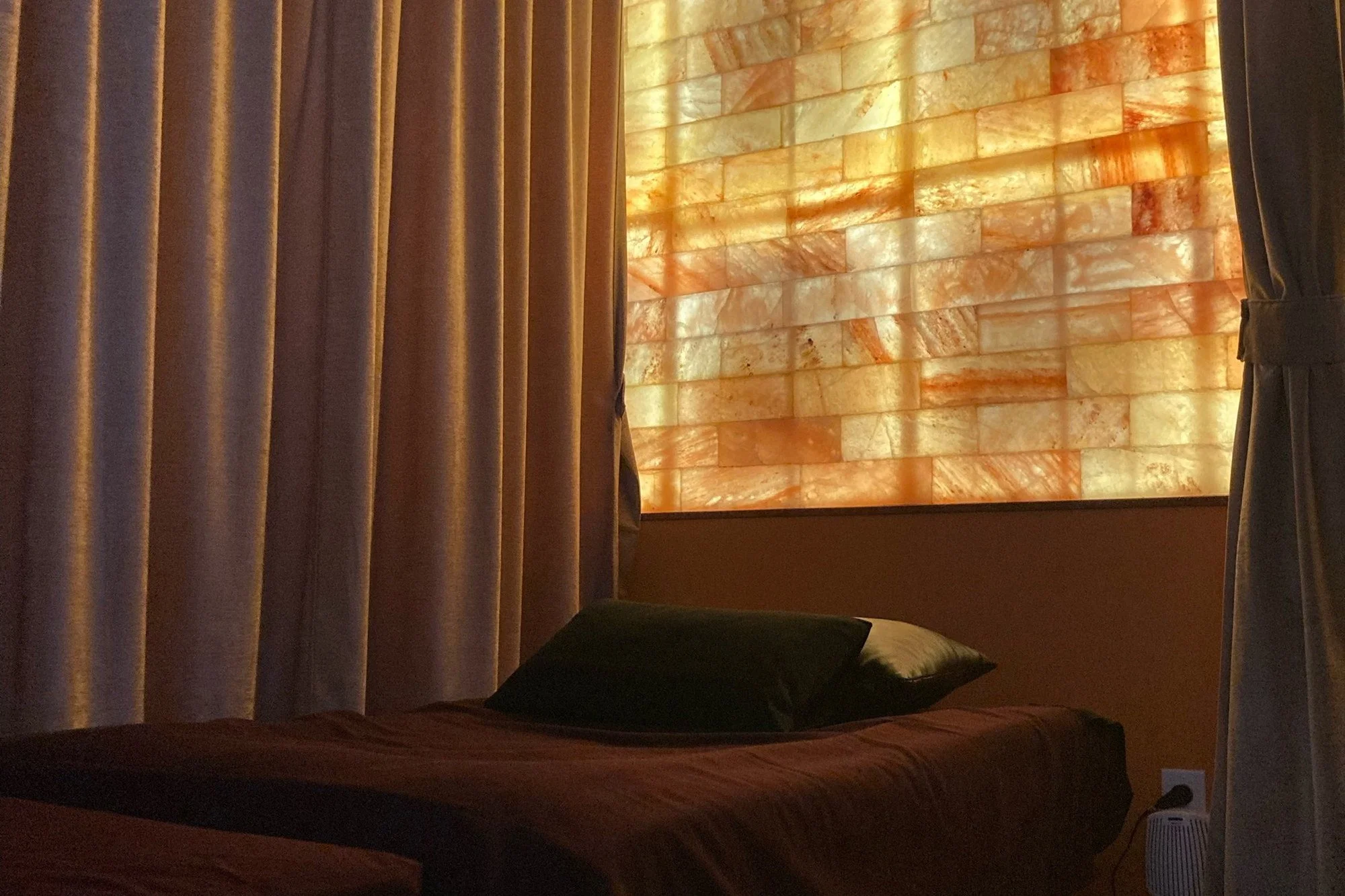 serenity-zen-diamond-bar-salt-wall-room.jpg