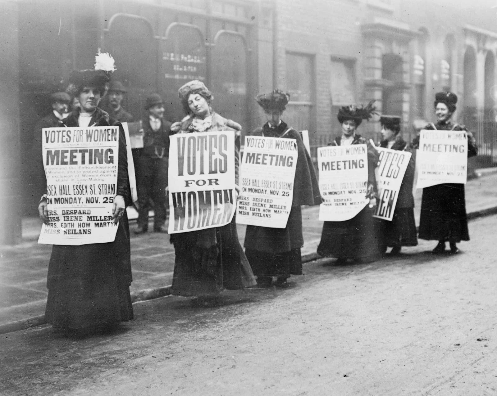 Suffragettes-signs-London-1912.jpg