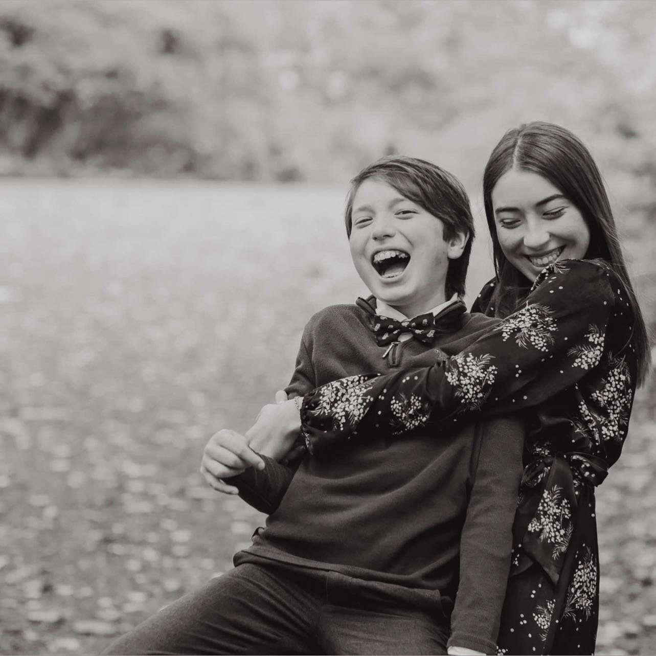 Sisterly love.  Mini Session | new canaan, ct .
*now booking for the east coast &amp; midwest* jenaew.com