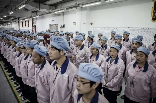 Man Goes Undercover In Chinese iPhone Factory